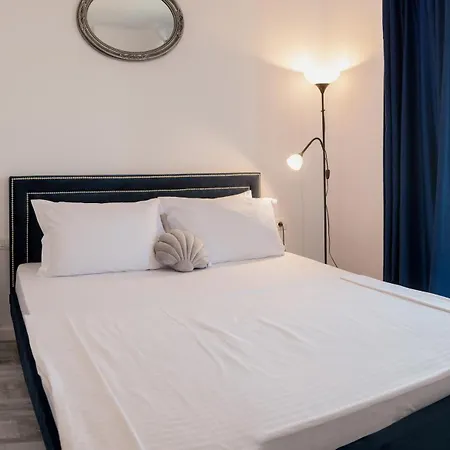 Apartament Cu Parcare Apartment *
